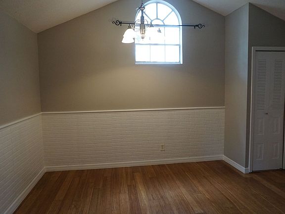 3rd image of 958 Newcastle Cir APT 202