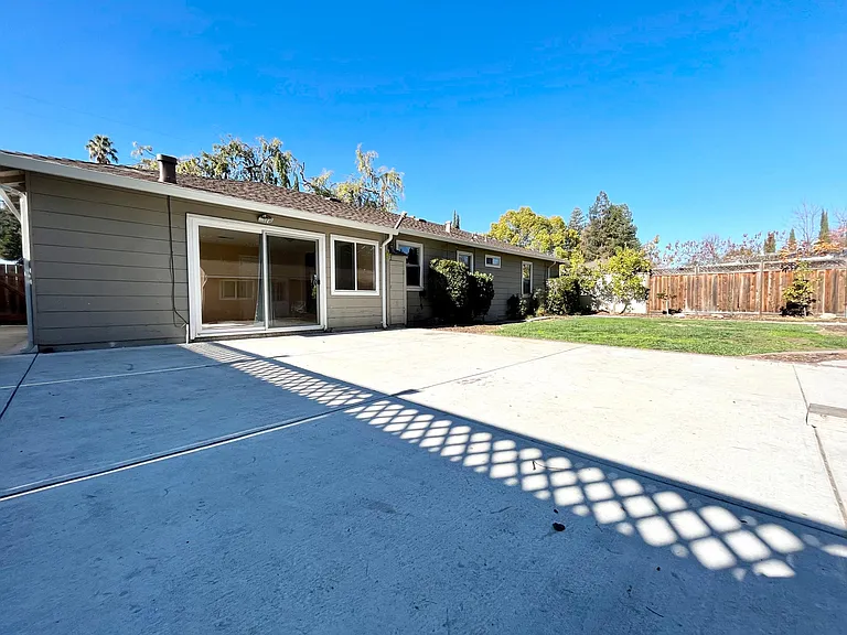 1328 Floyd Ave — Photo 11