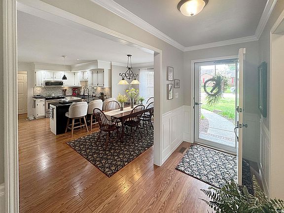 2nd image of 2820 Woodside Ct
