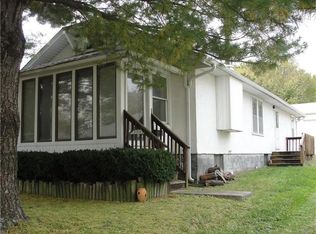 308 NE Green St, Lees Summit, MO 64063