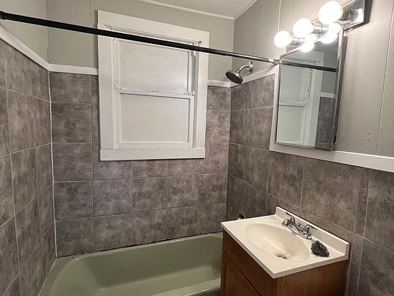 4th image of 335 Henry St