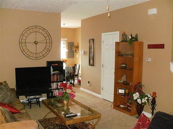 3rd image of 3813 Camelot Dr