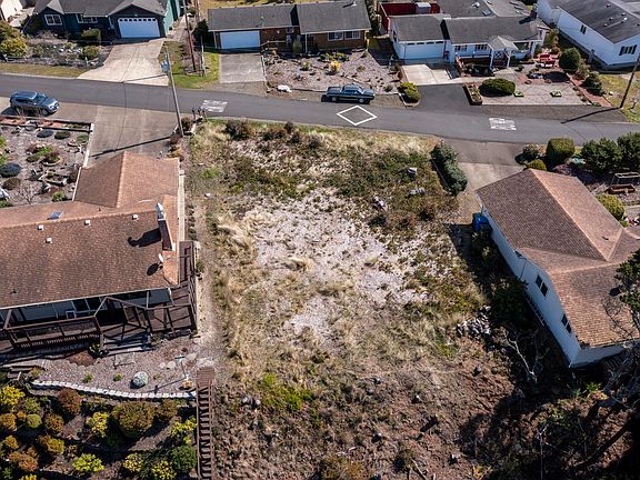 3rd image of 1810 NW Oceanview Dr