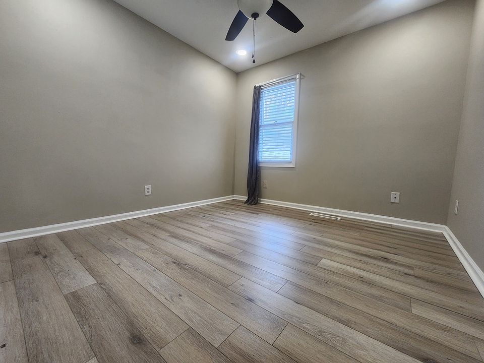 1st image of 1002 Southwood Dr