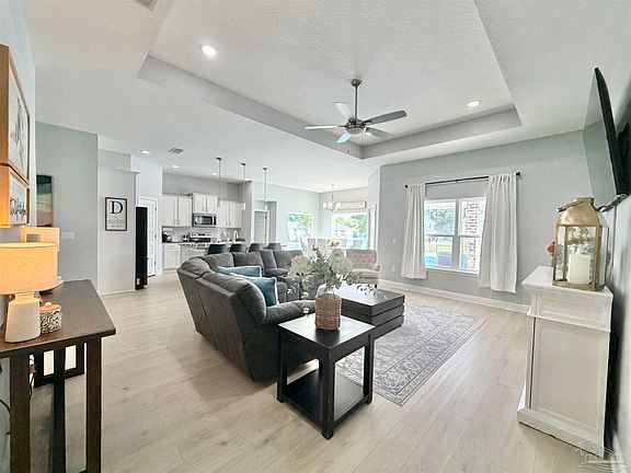 4th image of 115 Saint Stephens Ct