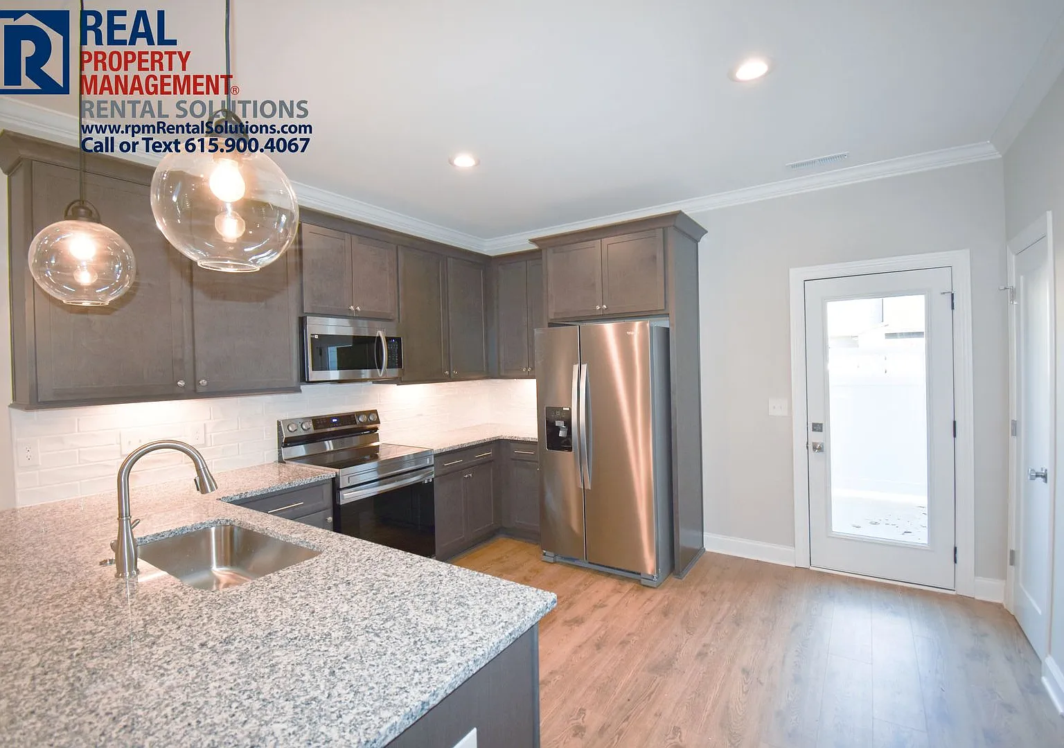 Luxury 2BR townhome in the heart of Murfreesboro- neighborhood pool, hi-speed internet included! — Photo 3