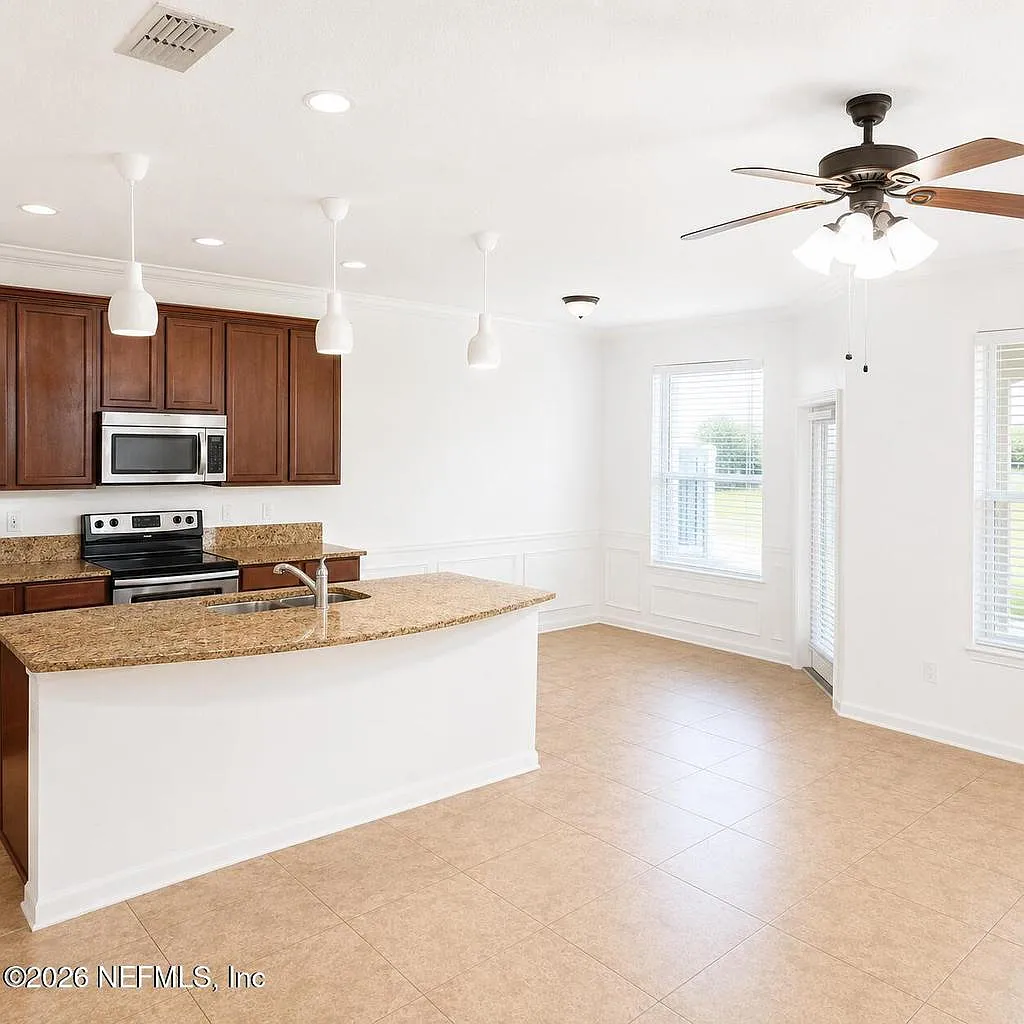3 bed, 2.5 bath, 1667 sqft, $1,850 — Photo 4