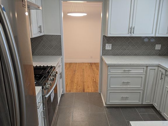 2nd image of 515 San Vicente Blvd #A
