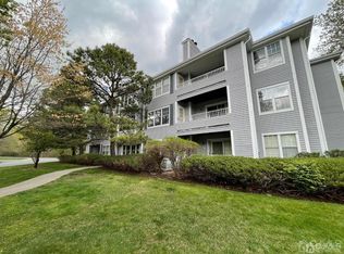 2605 Candlelight Ct, Helmetta, NJ 08828