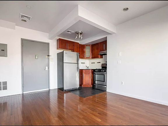 3rd image of 1086 Broadway APT 602
