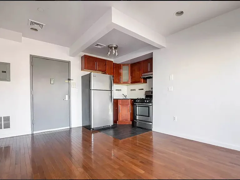 1086 Broadway #602 — Photo 3