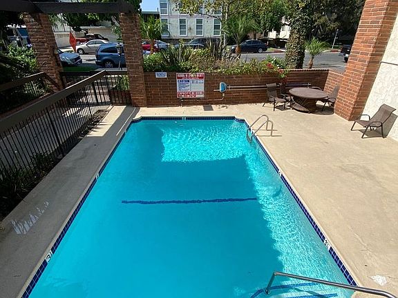 5th image of 23136 Samuel St #110