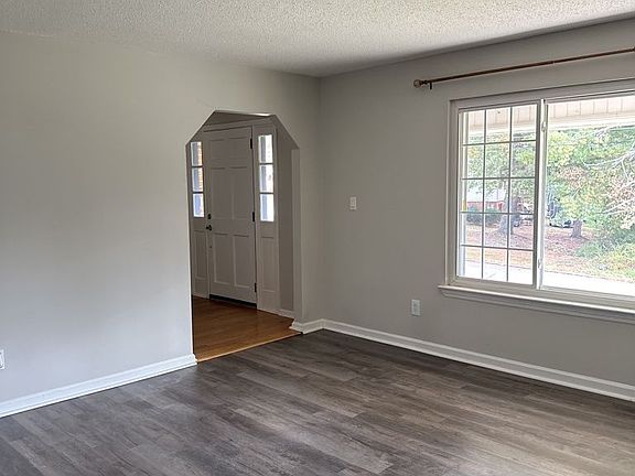 3rd image of 8695 Arbutus Dr