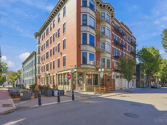 2nd image of 14 W 14th St #201