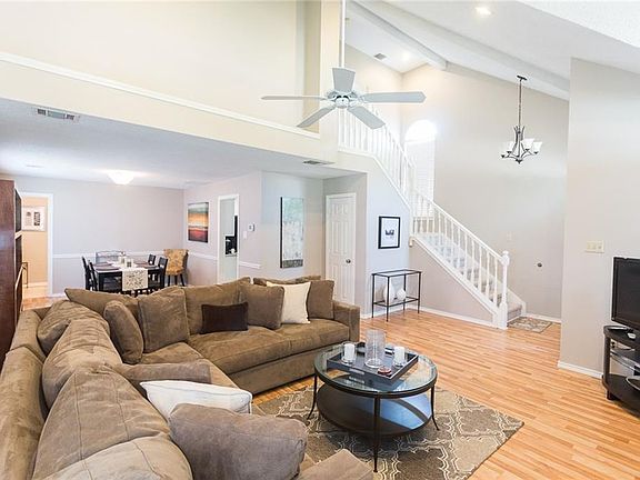 4th image of 2030 Greenview Dr #B