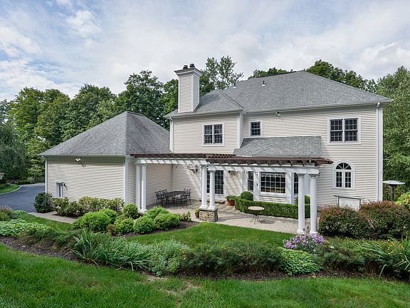 Rear View w/Pergola Covered Patio