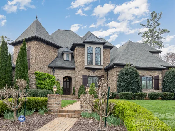 8012 Wicklow Hall Dr, Matthews, NC 28104