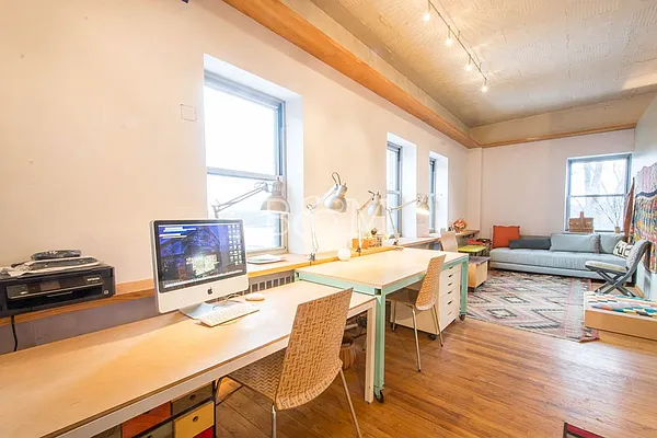 Sold by Brick&Mortar | media 5