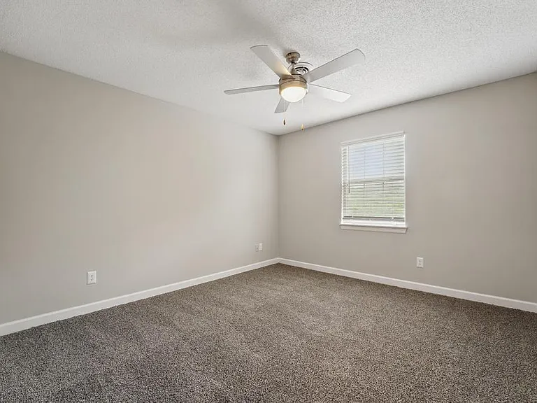 802 NE Barnes Dr #A — Photo 23