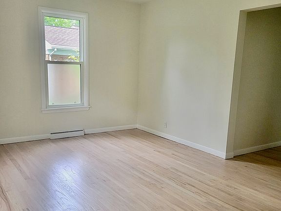 2nd image of 170 Park St #170