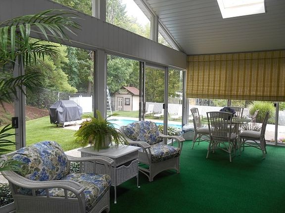 3rd image of 2917 Ironwood Dr