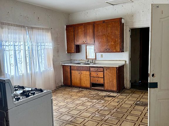 5th image of 641 9th St