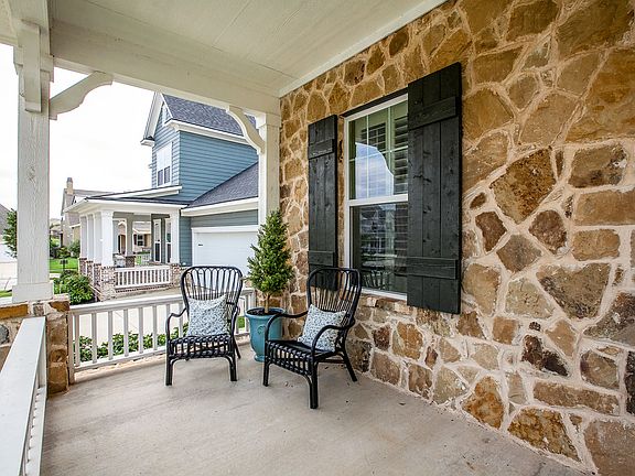 3rd image of 940 Mistletoe Dr