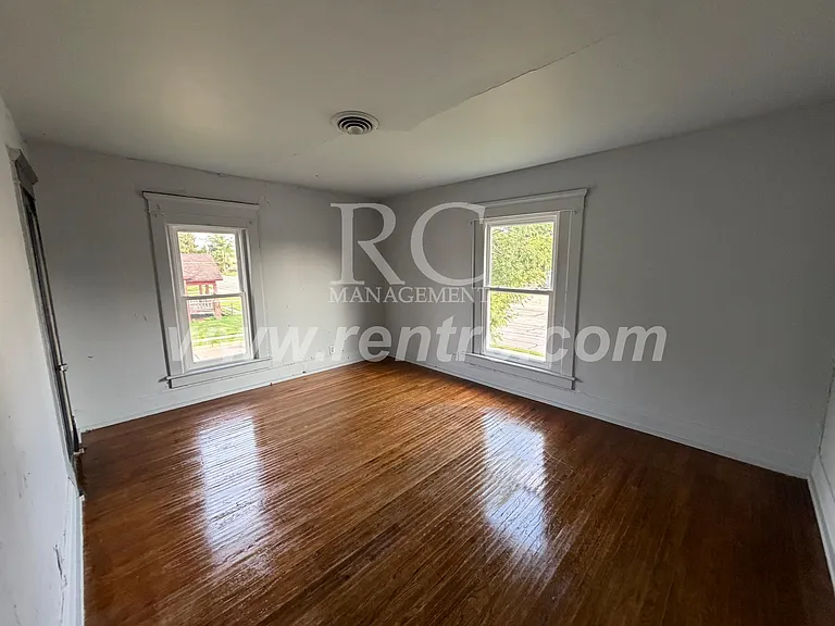 1602-2 E Main St — Photo 5