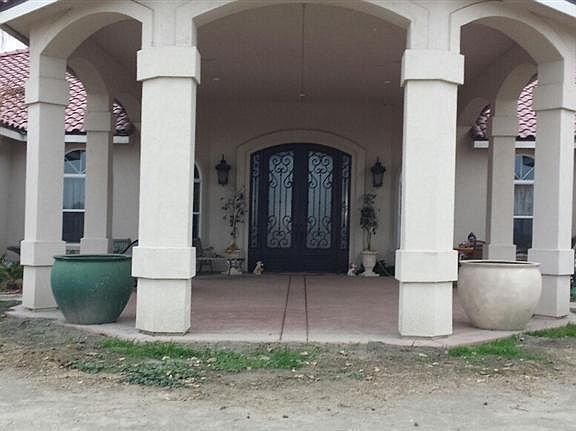 2nd image of 5721 Paramount Ave