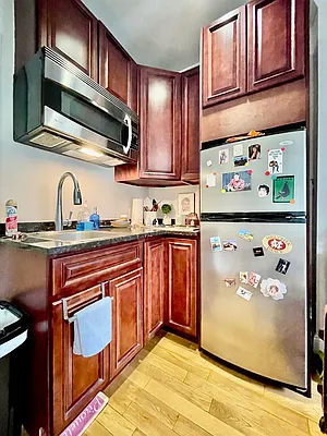 Rented by R New York | media 32