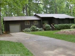 903 Hickory Nut Ct, Pleasant Garden, NC 27313