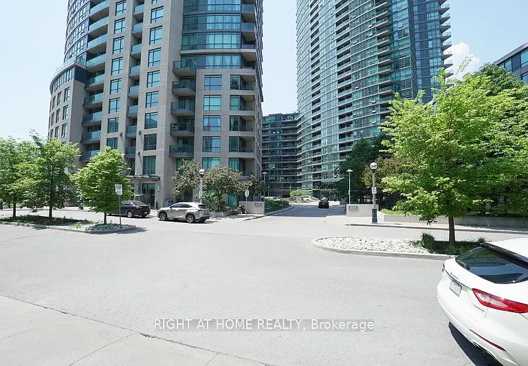 219 Fort York Blvd #3307 — Photo 27