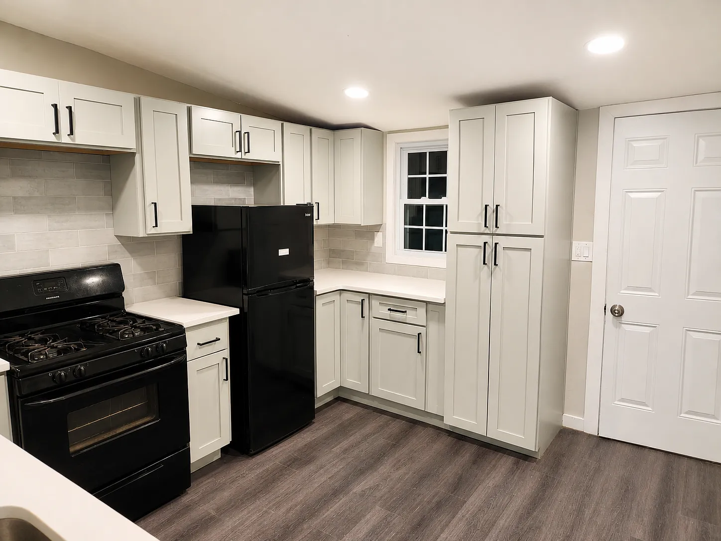 2 bed, 800 sqft, $1,600 — Photo 4
