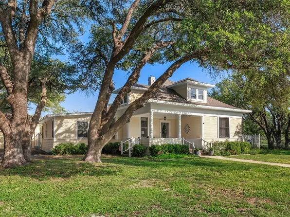 1600 Simpson St, Brady, TX 76825