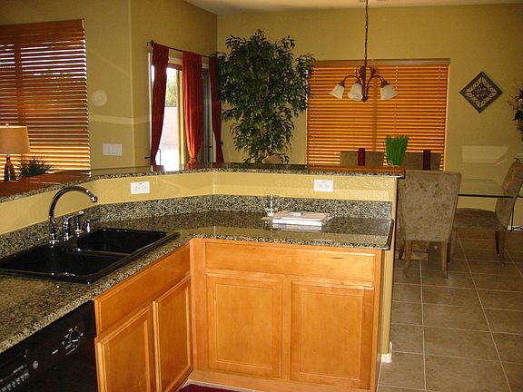 4th image of 2820 S Miller Dr