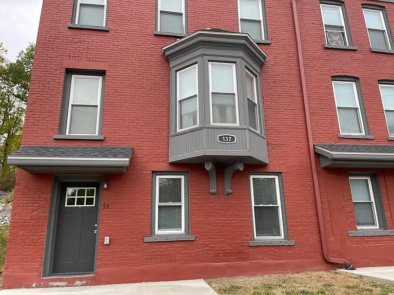 137 S Main St — Photo 5