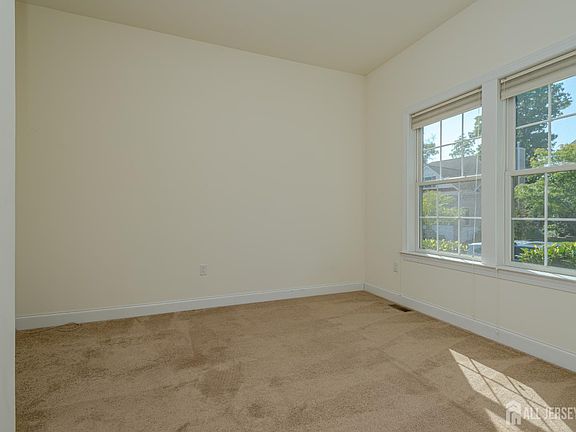 5th image of 9 Comstock Ln