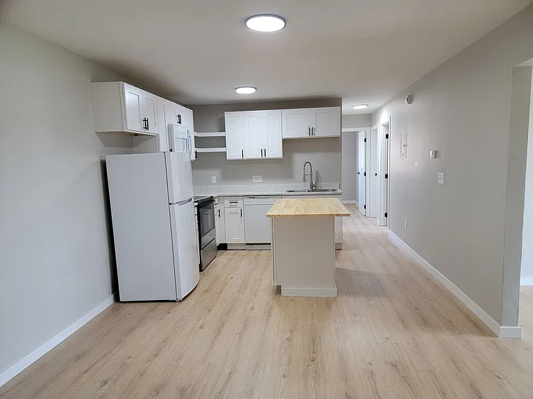 Brentwood Estates — Photo 17