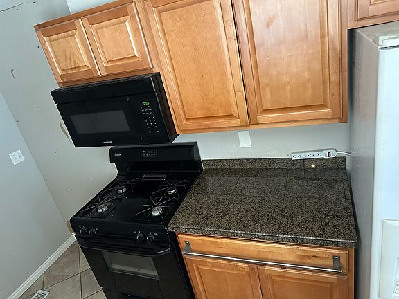 3rd image of 170 W 400 S