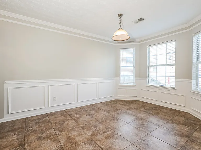 2432 Wood Bend Ln — Photo 6