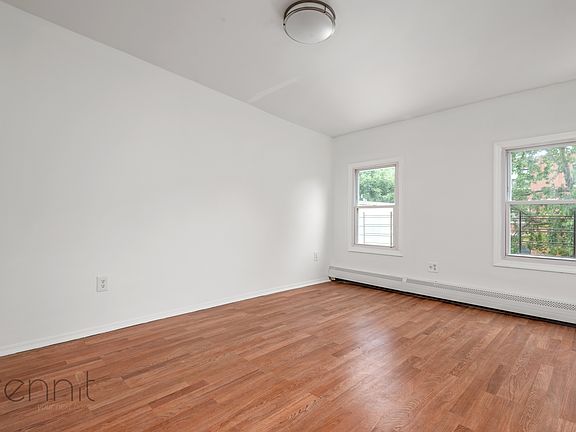 4th image of 726 Lafayette Ave #4A