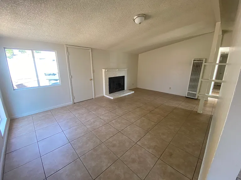 4388 N Millbrook Ave — Photo 5