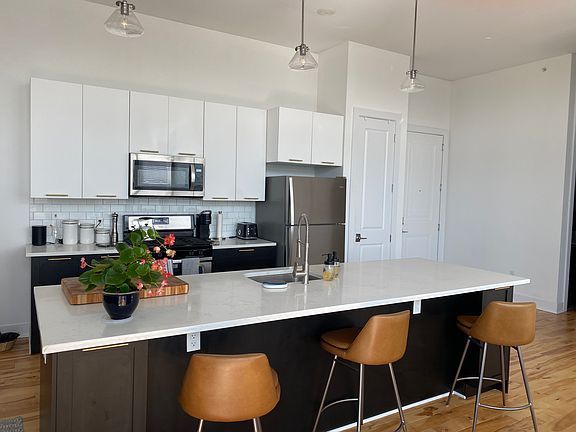 4th image of 308 Excelsior Ave
