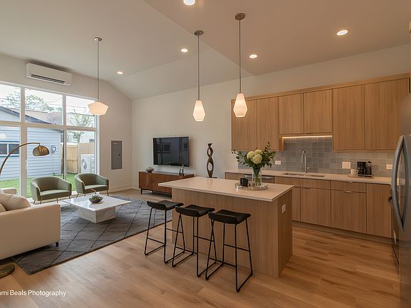 2nd image of 6537 S Rhodes Ave