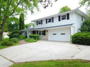 1340 Helene Dr, Brookfield, WI 53045