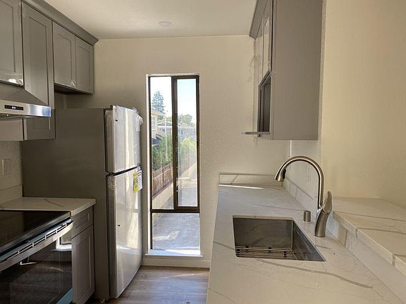 3rd image of 230 Grand Blvd APT 6