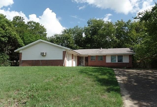 1st image of 5509 Trail Lake Dr