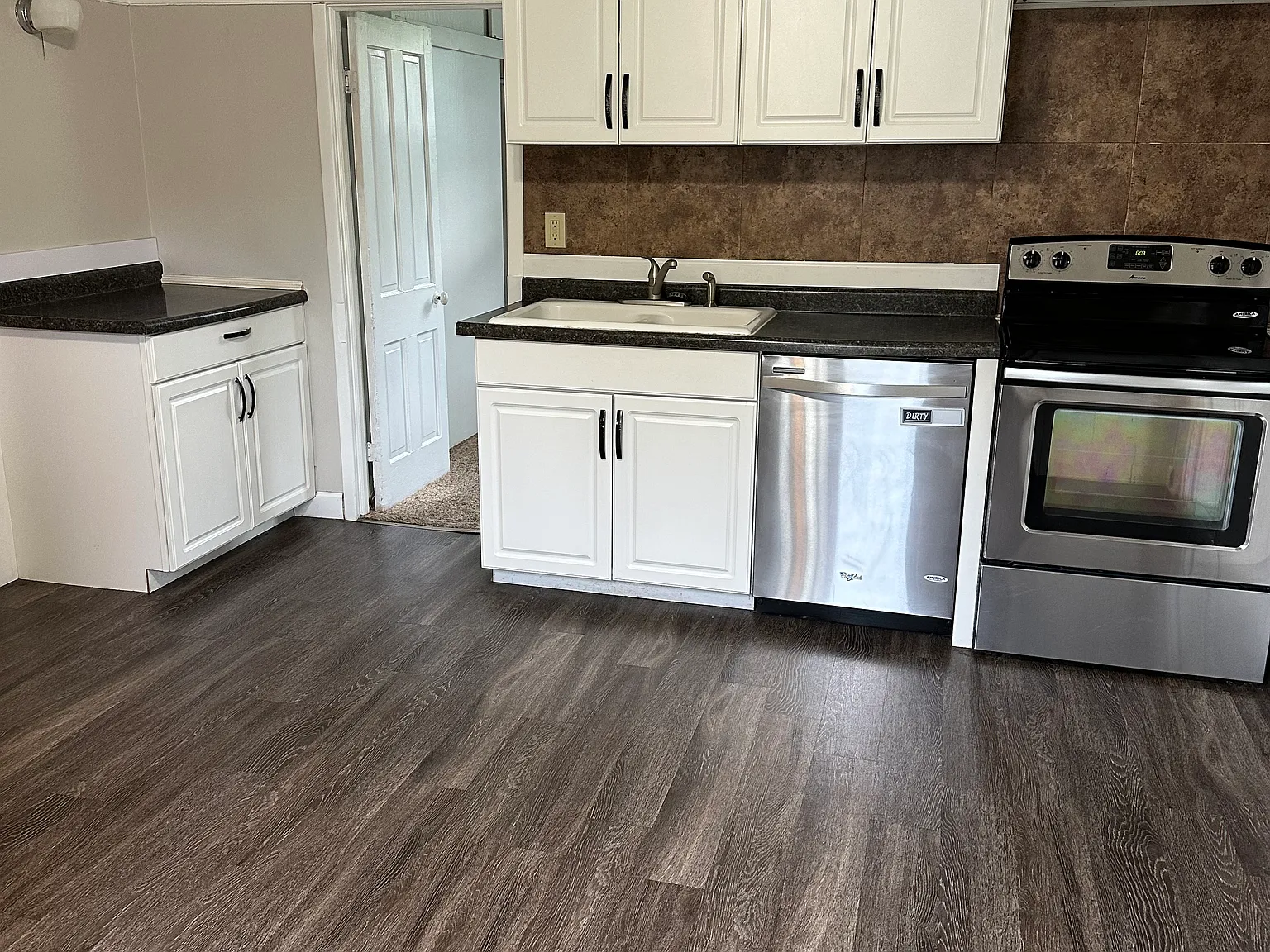 4 bed, $1,650 — Photo 1