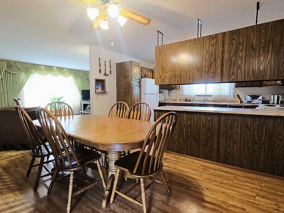 5th image of 518 1st St W
