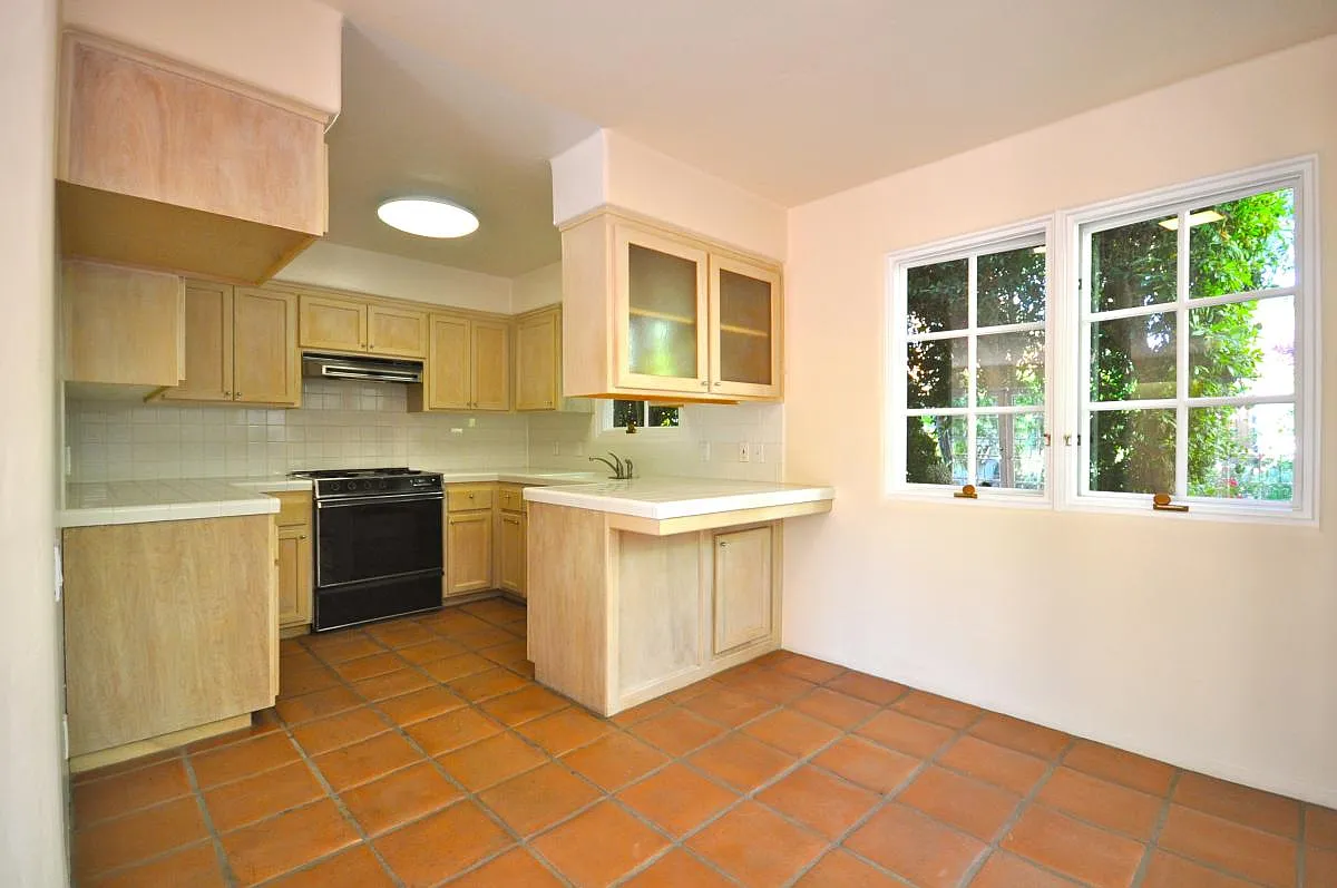 2 bed, 700 sqft, $3,800 — Photo 4